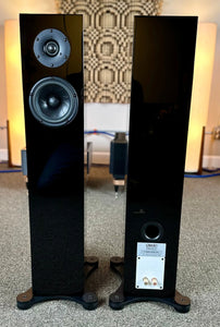 Credo Audio Switzerland - EV 900 Reference - Piano Black w/Base Plate