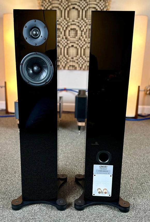 Credo Audio Switzerland - EV 900 Reference - Piano Black w/Base Plate